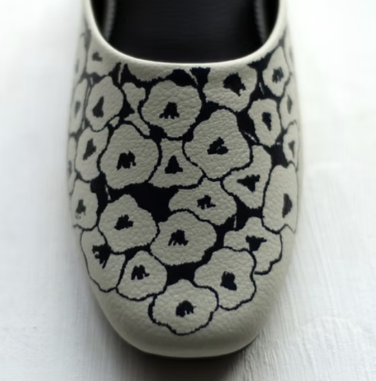 PANTOUFLE　LÄTTA IVORY/BLACK　Lサイズ