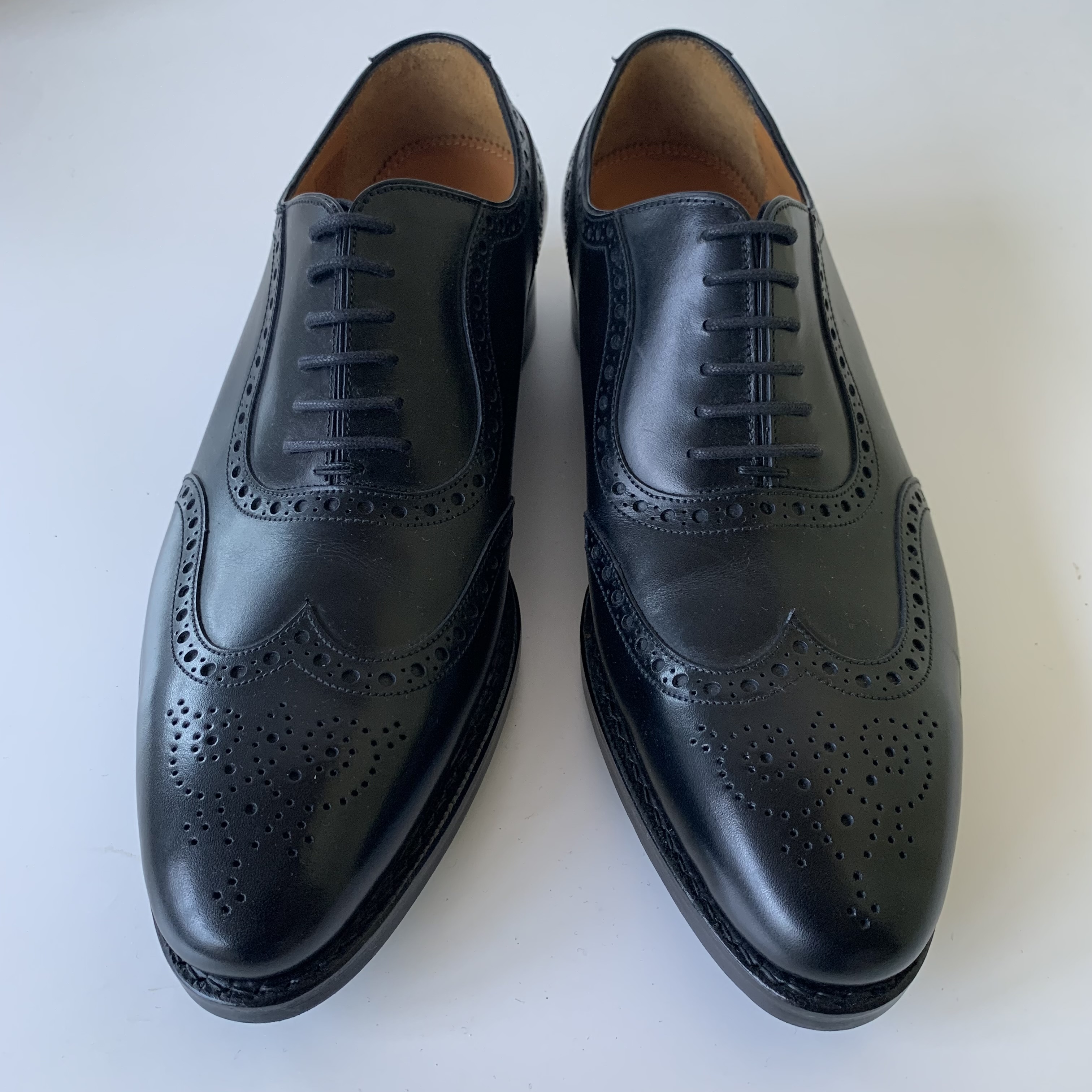 ウイングチップシューズ　ジャランスリウァヤ