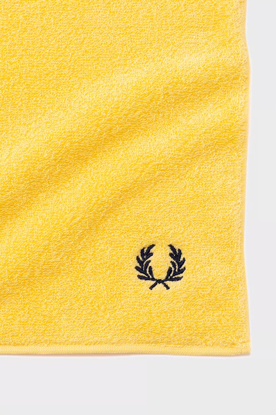 FRED PERRY　Towel Handkerchief F20008　06B：LEMON BARLEY / TENNIS BLUE