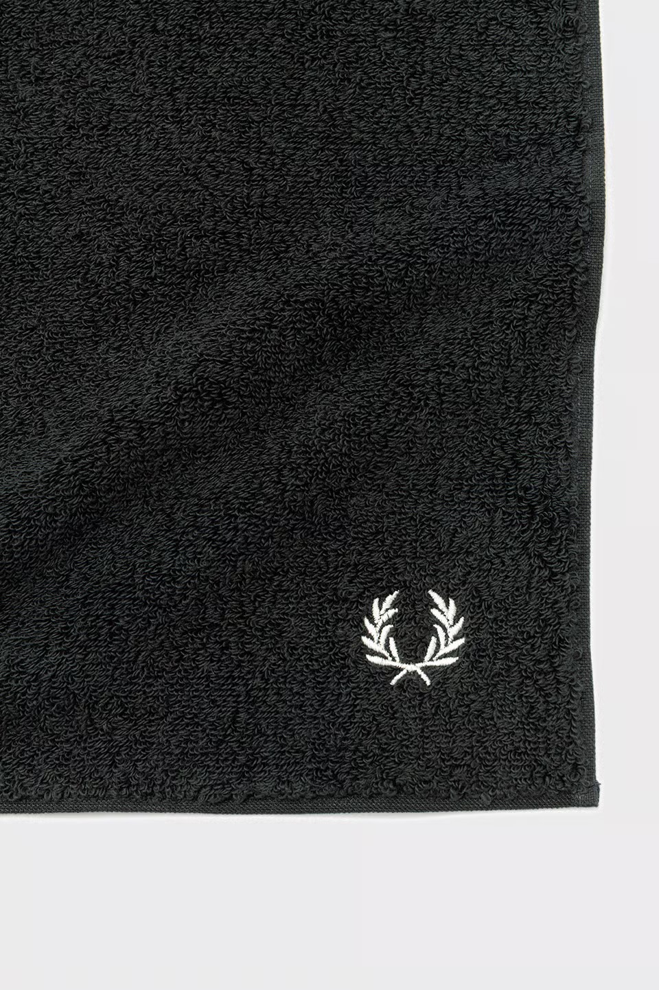 FRED PERRY Towel Handkerchief F20008 T50:NIGHT GREEN / SNOW WHITE