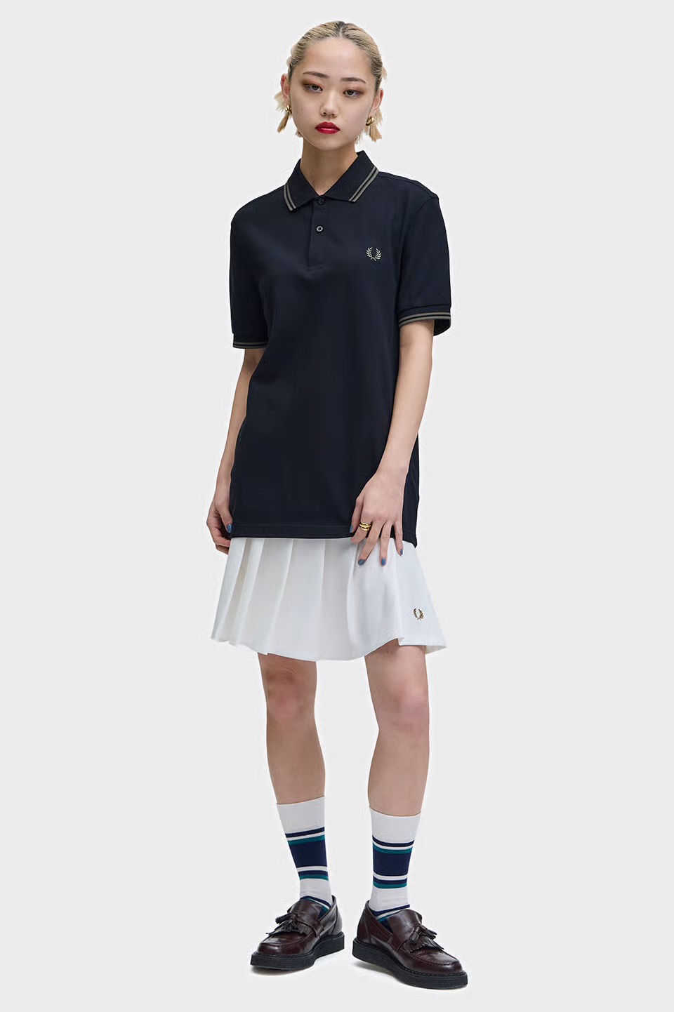 MENS/UNISEX　The Fred Perry Shirt - M3600 　T44：BLACK / FIELD GREEN