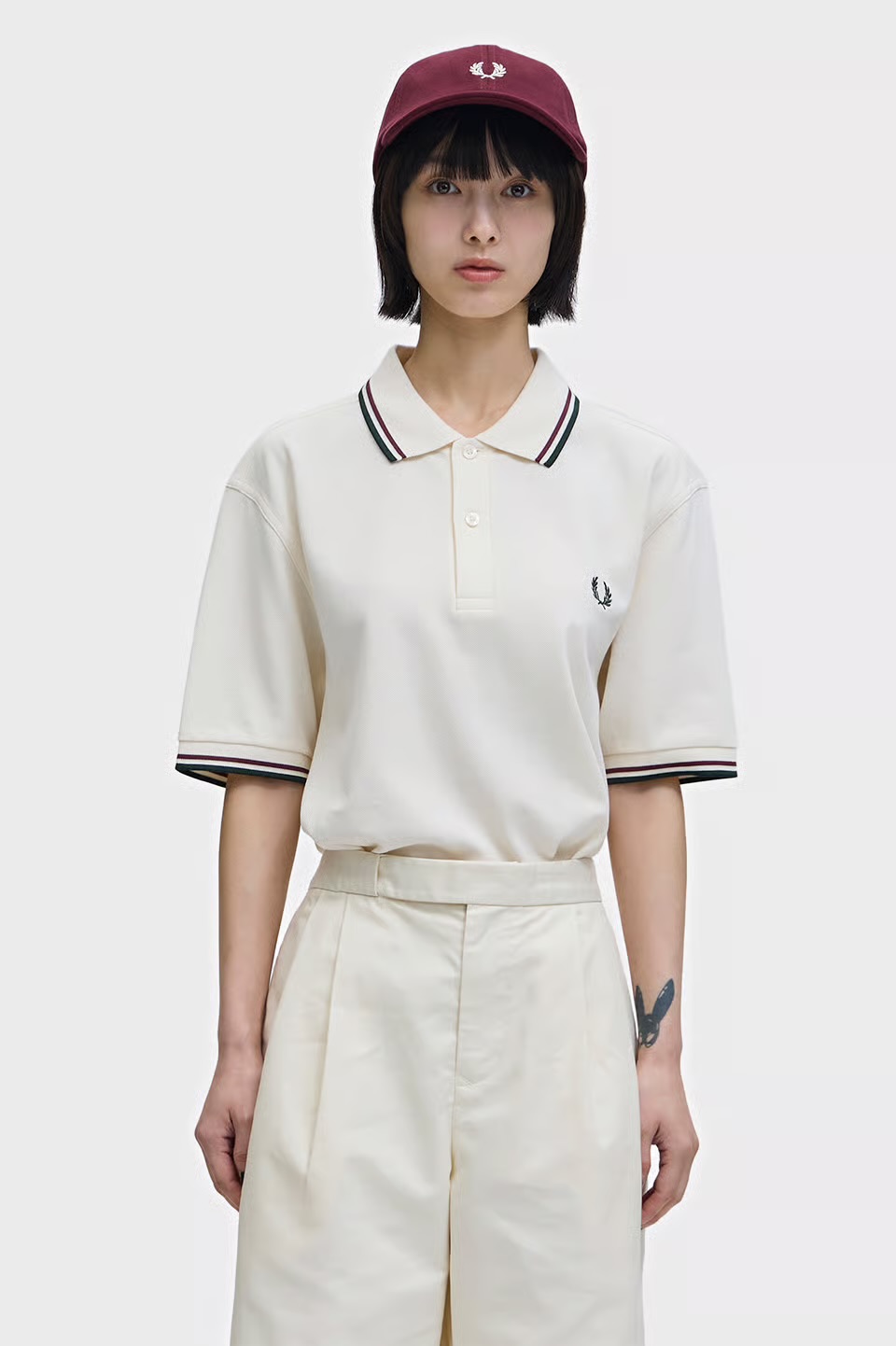 MENS/UNISEX　The Fred Perry Shirt - M3600 　84A：ECRU / OX BLOOD / GRASSROOT　Mサイズ