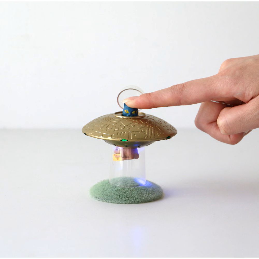 【箱付き】Toy & Book "UFO Cat Invasion"