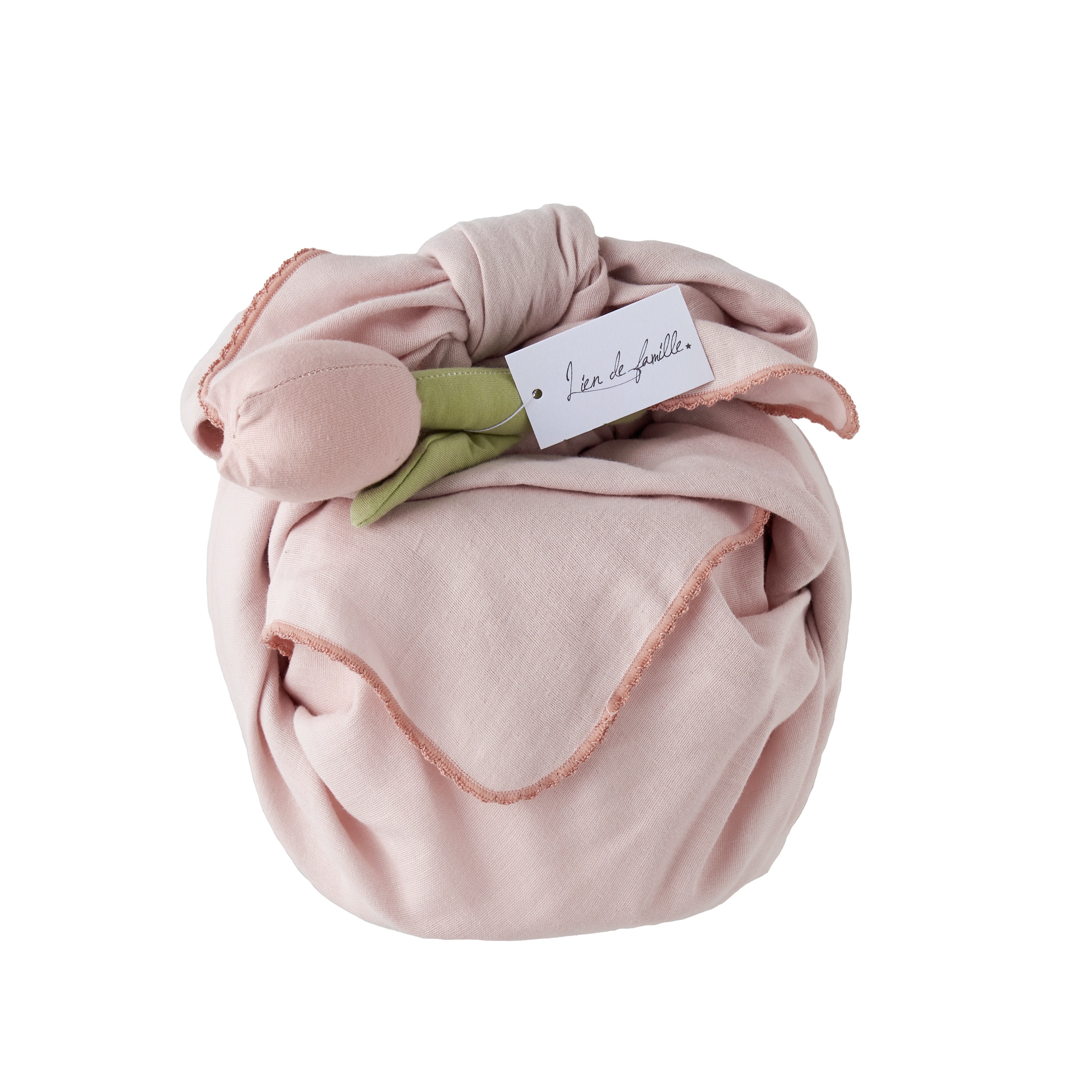 おくるみとラトルのベビーケーキ